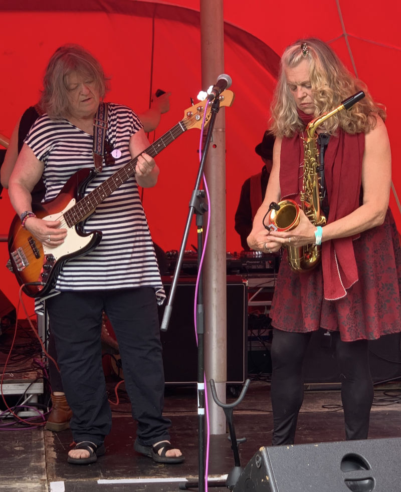 the band on stage Flofest 2024